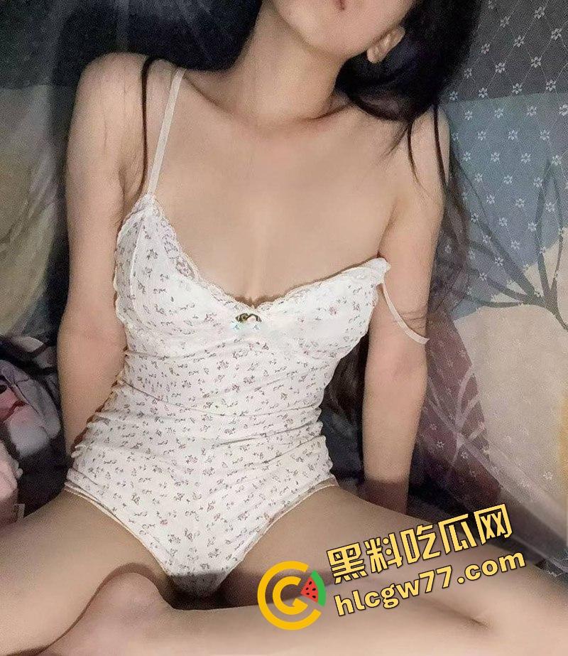 调教大神火力全开，空姐学妹老师护士统统爆操，舔屌后入内射爽翻天，各种极品尤物任性玩烂！-5