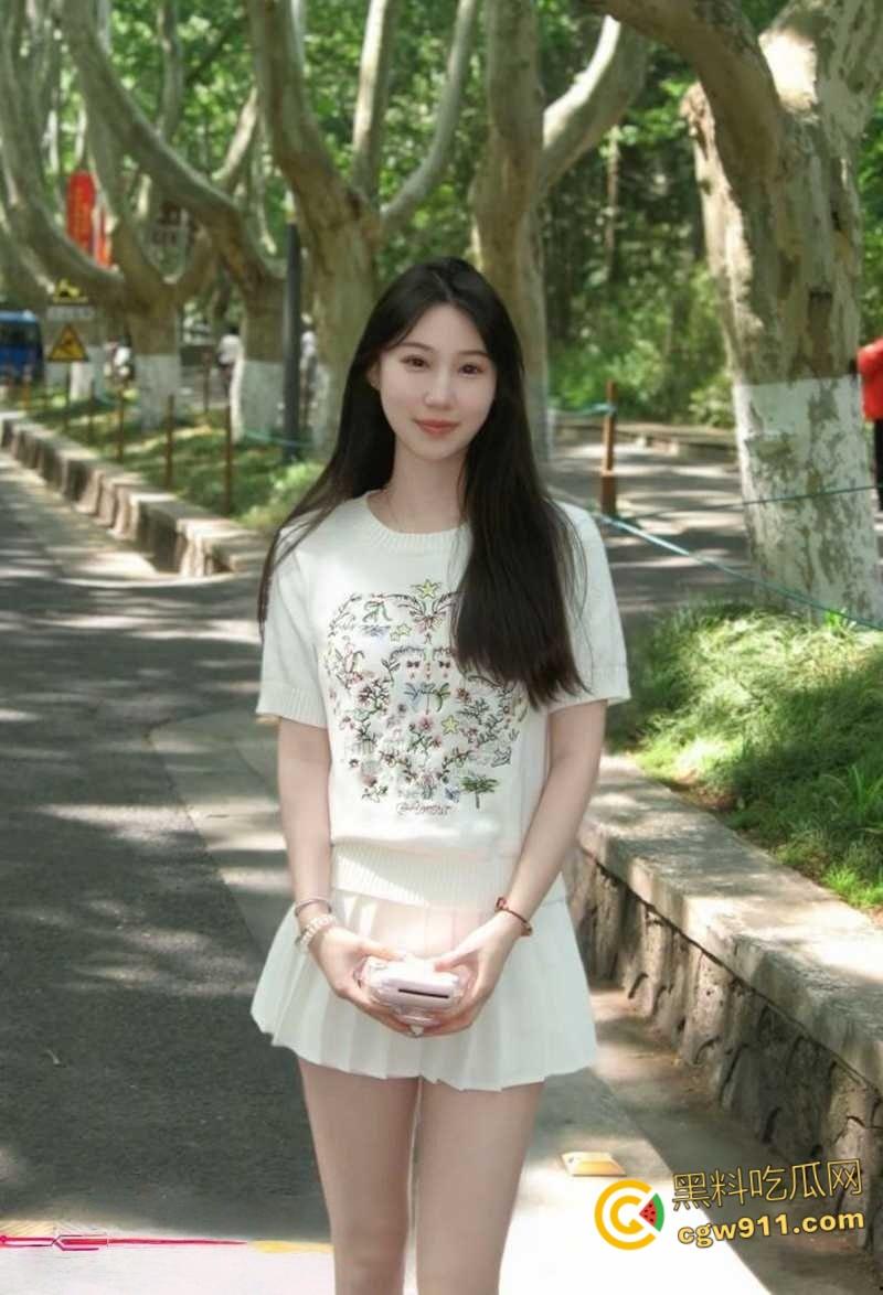 湖南常德清纯学生妹【于淑雅】，与男友激情做爱，乖巧听话淫水泛滥，性感JK黑丝美腿，操得过瘾又带劲！-5