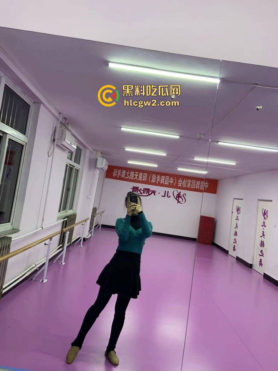 山西阳泉艺校舞蹈老师【靳可儿】私密自拍流出!和男友激情泄密,尺度大得看得脸红!-6