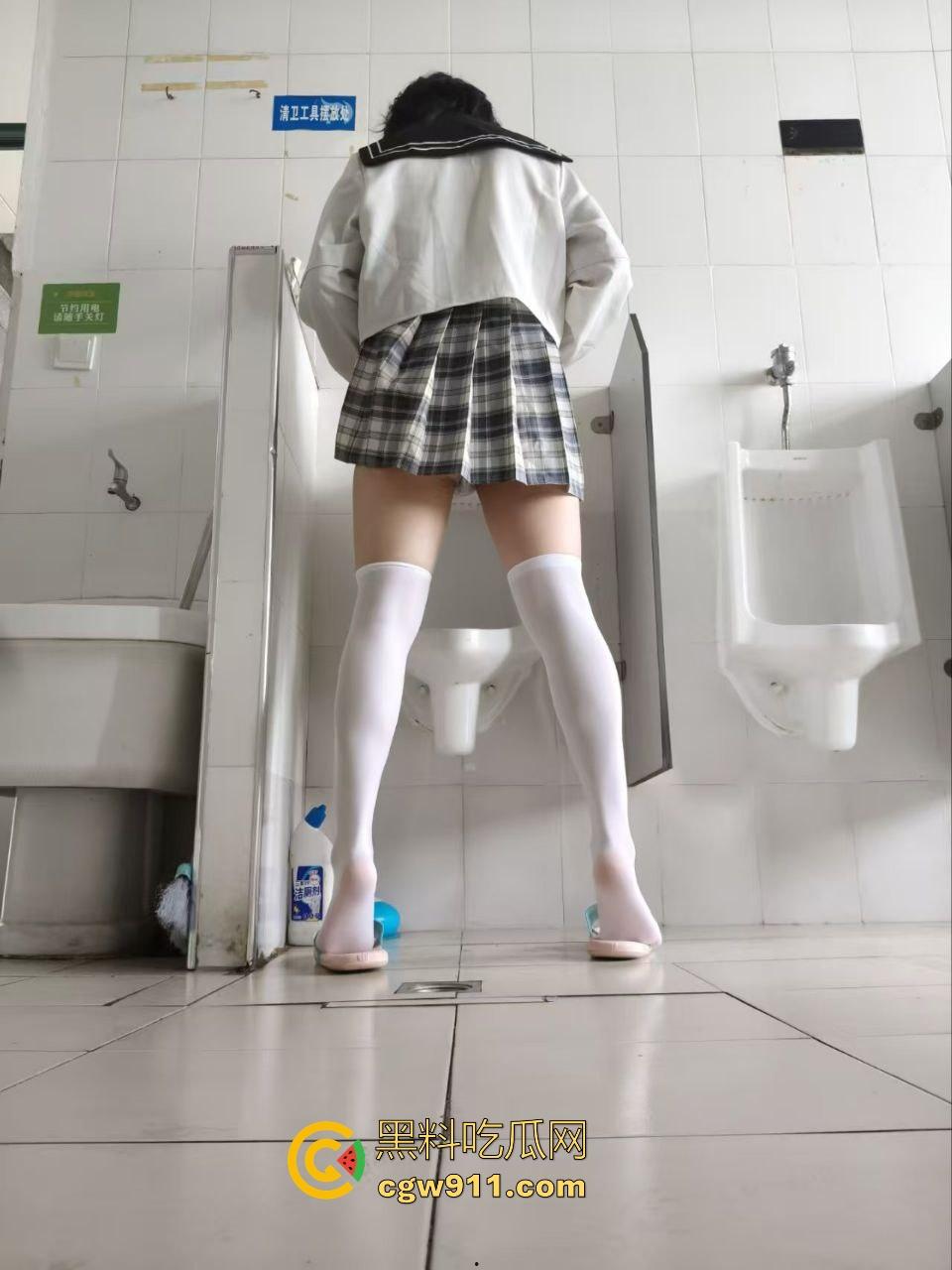 学校越大神人越多，学校越小神人越神！浙江工业大学惊现男娘穿JK白丝扮萝莉玩露出，校友群发自拍淫片！-5