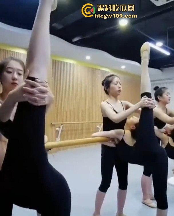 北京市海韵艺术学校芭蕾舞妹子【胡妍慈】金主定制视频曝光，极致反差诱惑，独家爆料！-5