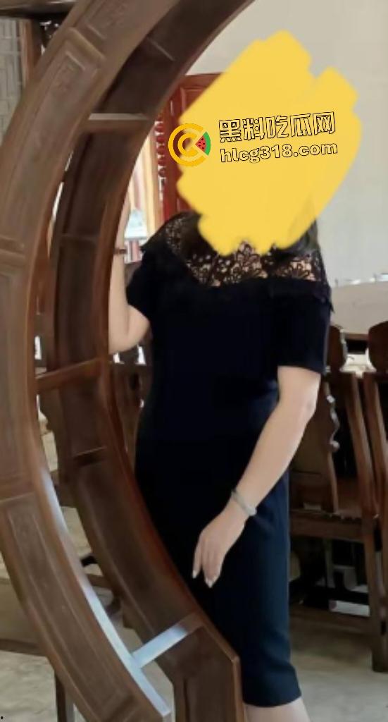 海角大神酒店富二代狂干亲妈！大学探望软磨硬泡，终于操上老逼，有钱人还喜欢老的？-3