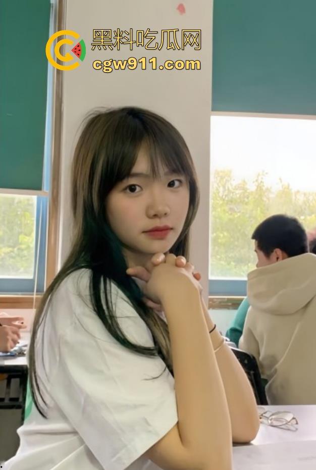 杭州师范大学【李雅楠】微胖学妹性爱视频泄露,身穿情趣护士装与男友激情狂欢,淫荡小母狗被打桩狂插玩弄!-5