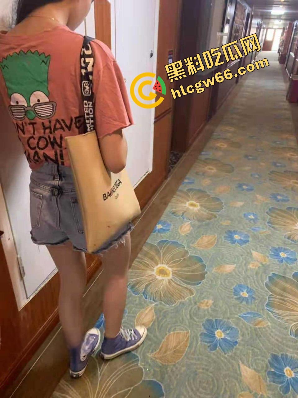 百度云盘泄密,青岛约炮大神萝莉学生妹模特女神全被爆操,一碗麻辣烫就能骗上床,骚得简直离谱!-2