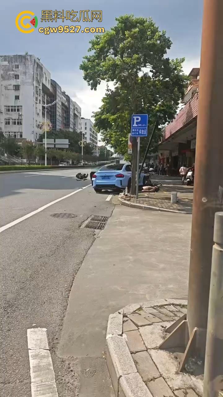 广东江门跑车与摩托车之间的故事,狂踩油门,拉爆排气管,结果装逼失败,开慢一点总归没错的,安全第一!-5