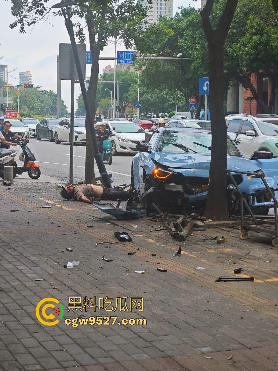 广东江门跑车与摩托车之间的故事,狂踩油门,拉爆排气管,结果装逼失败,开慢一点总归没错的,安全第一!-8