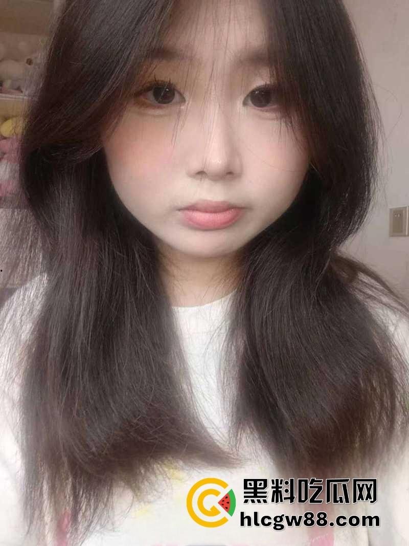 河北清纯少女变身淫荡母狗,瓜友投稿舔肛毒龙技能满点,窗台拉开窗帘后入爆操,边浪叫边怕被看到!-1