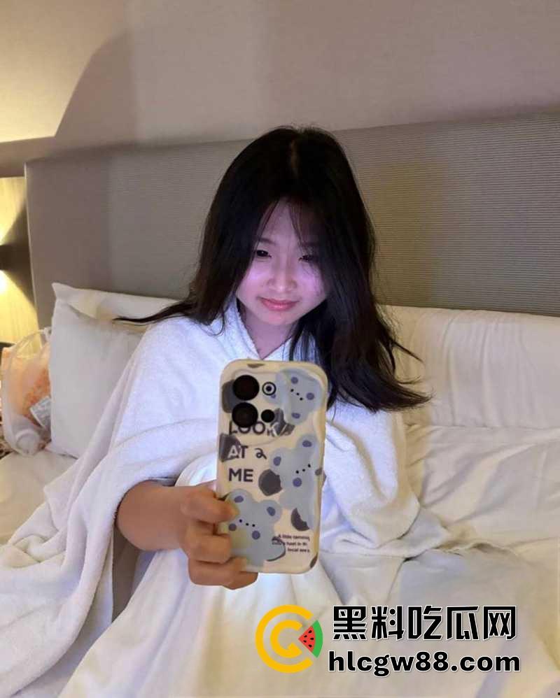 河北清纯少女变身淫荡母狗,瓜友投稿舔肛毒龙技能满点,窗台拉开窗帘后入爆操,边浪叫边怕被看到!-2