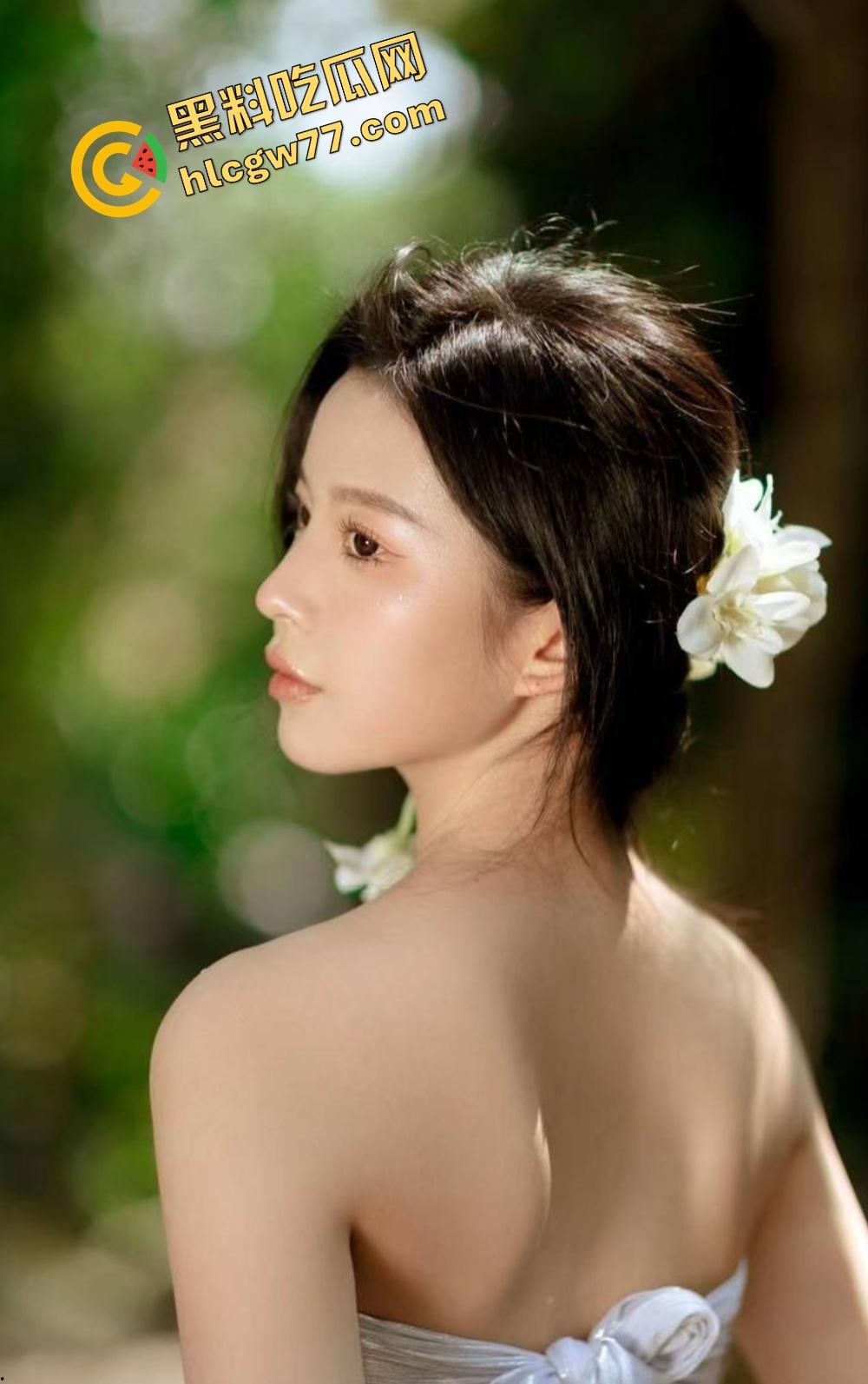 江西女大学生莫小宁装得清纯，背地里被调教成舔鸡巴母狗！一边被后入爆操一边浪叫夹鸡巴！-9