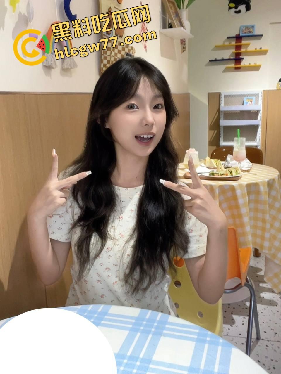 南昌传媒学院极品骚女【江婉璃】喷水到床垫透底,小穴撑成屌模,全校走一圈淫水一路滴!-3