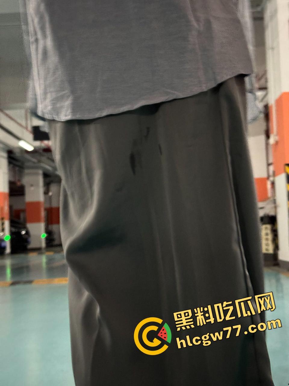 南昌传媒学院极品骚女【江婉璃】喷水到床垫透底,小穴撑成屌模,全校走一圈淫水一路滴!-5