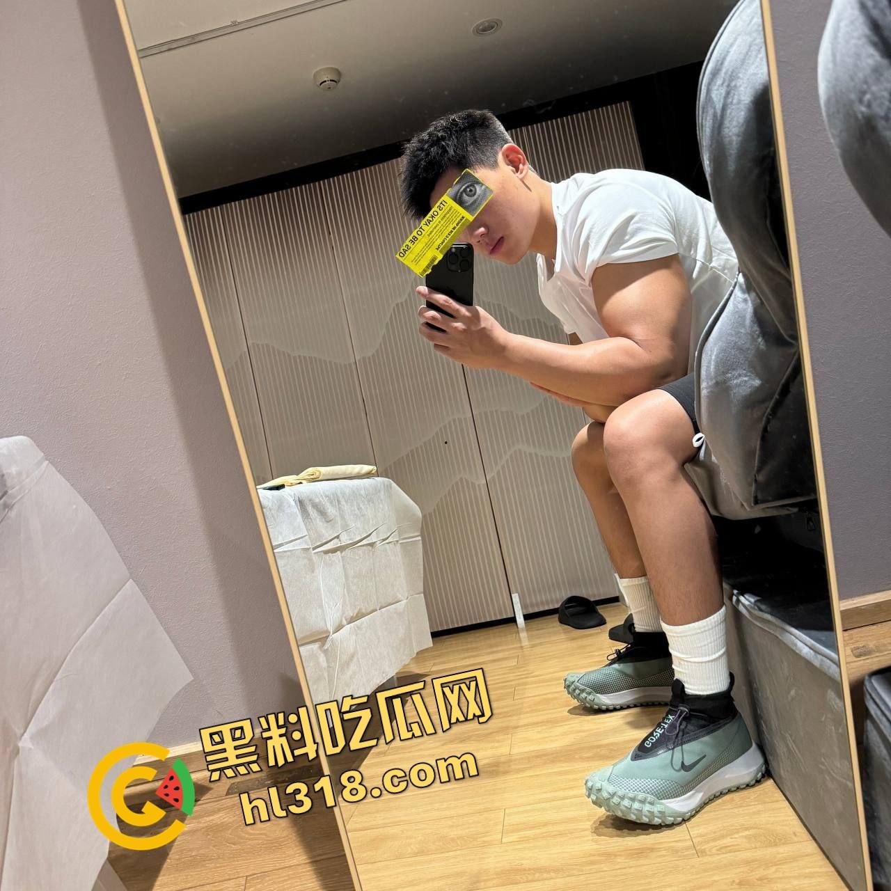 别只会看抖音直播,40W粉健身网红『小葛』爆操女粉,鸡巴一亮生吃大帅屌,谁还在乎套子这种废物?-2