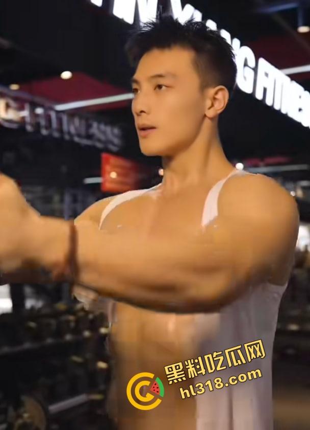 别只会看抖音直播,40W粉健身网红『小葛』爆操女粉,鸡巴一亮生吃大帅屌,谁还在乎套子这种废物?-4