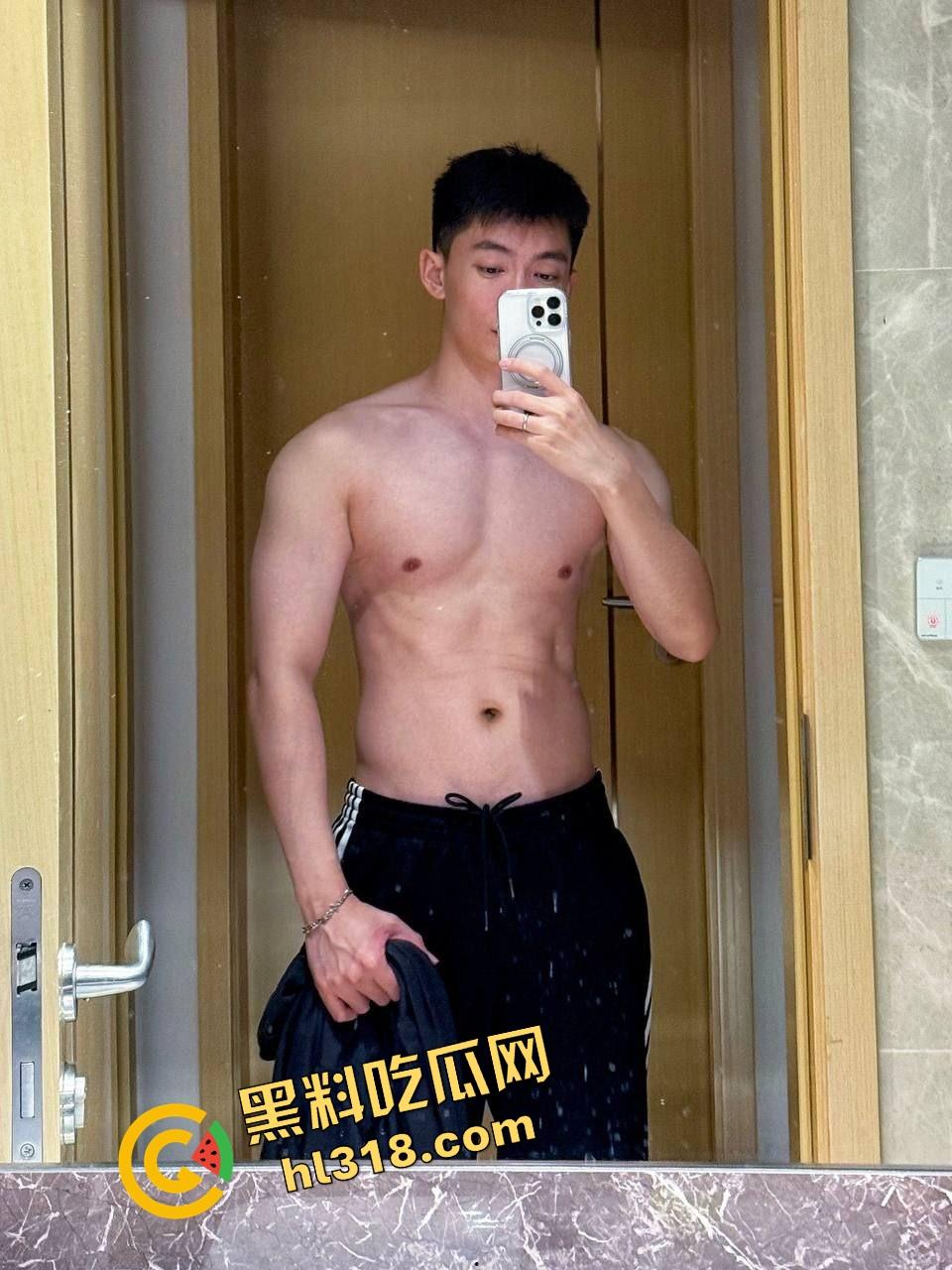 别只会看抖音直播,40W粉健身网红『小葛』爆操女粉,鸡巴一亮生吃大帅屌,谁还在乎套子这种废物?-5