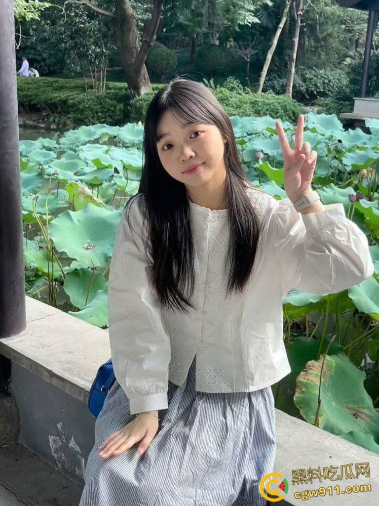 常州大学清纯学妹【王妍妍】，白嫩美乳宿舍裸聊，情趣制服对镜口交，无套骑乘猛猛爆操，被干到求饶！-4