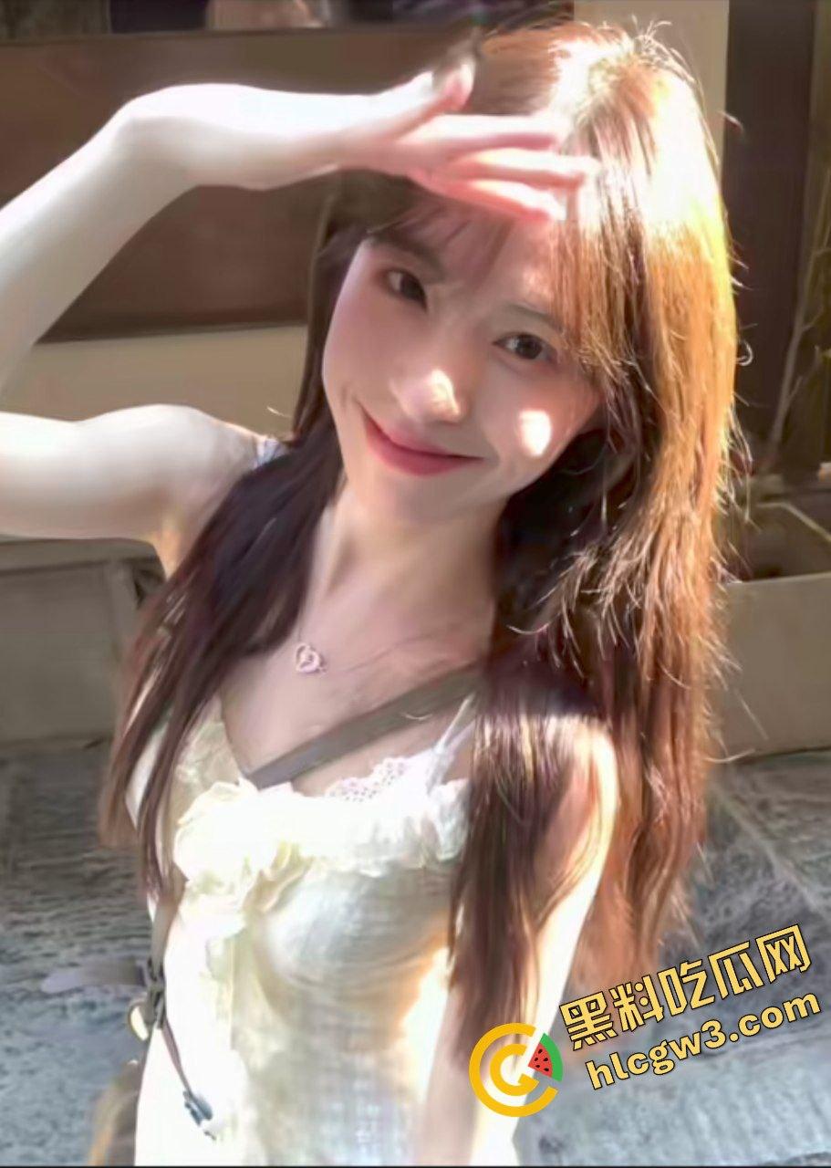 抖音清纯青春少女反差骚货『蔺延欢』白皙酮体超诱人 私拍粉穴不慎泄密 !独家曝光!-5