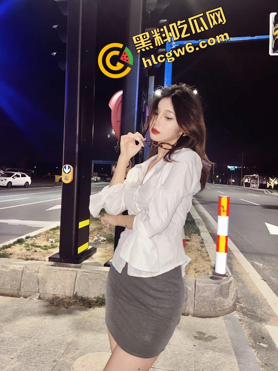 辽宁凤城肉感炮架风骚反差骚鸡『唐紫瑜』与啤酒肚大哥激情口交 内裤直插爆怼骚逼!原创独家流出!-6