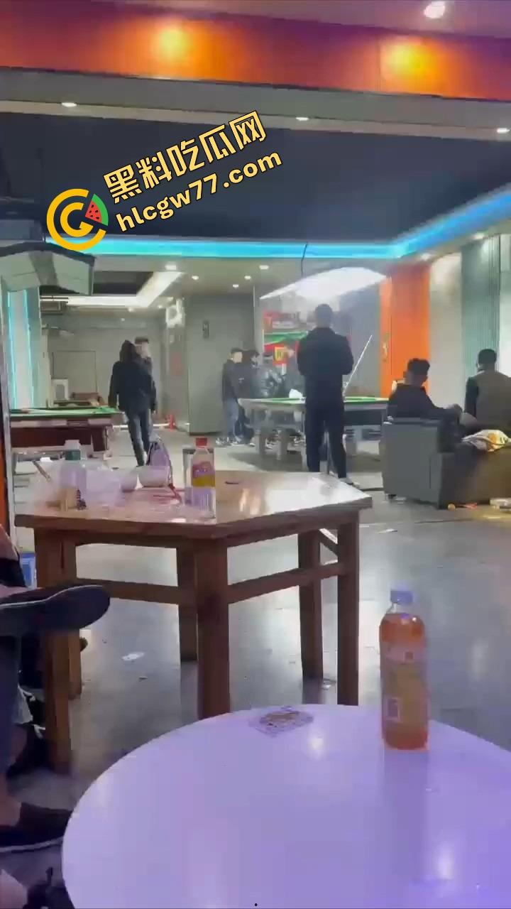 你别惹精神小伙，裤腰带一勒，砍山刀一抽，上来就给你一刀！你以为他是人？他是行走的社会炸弹！-1