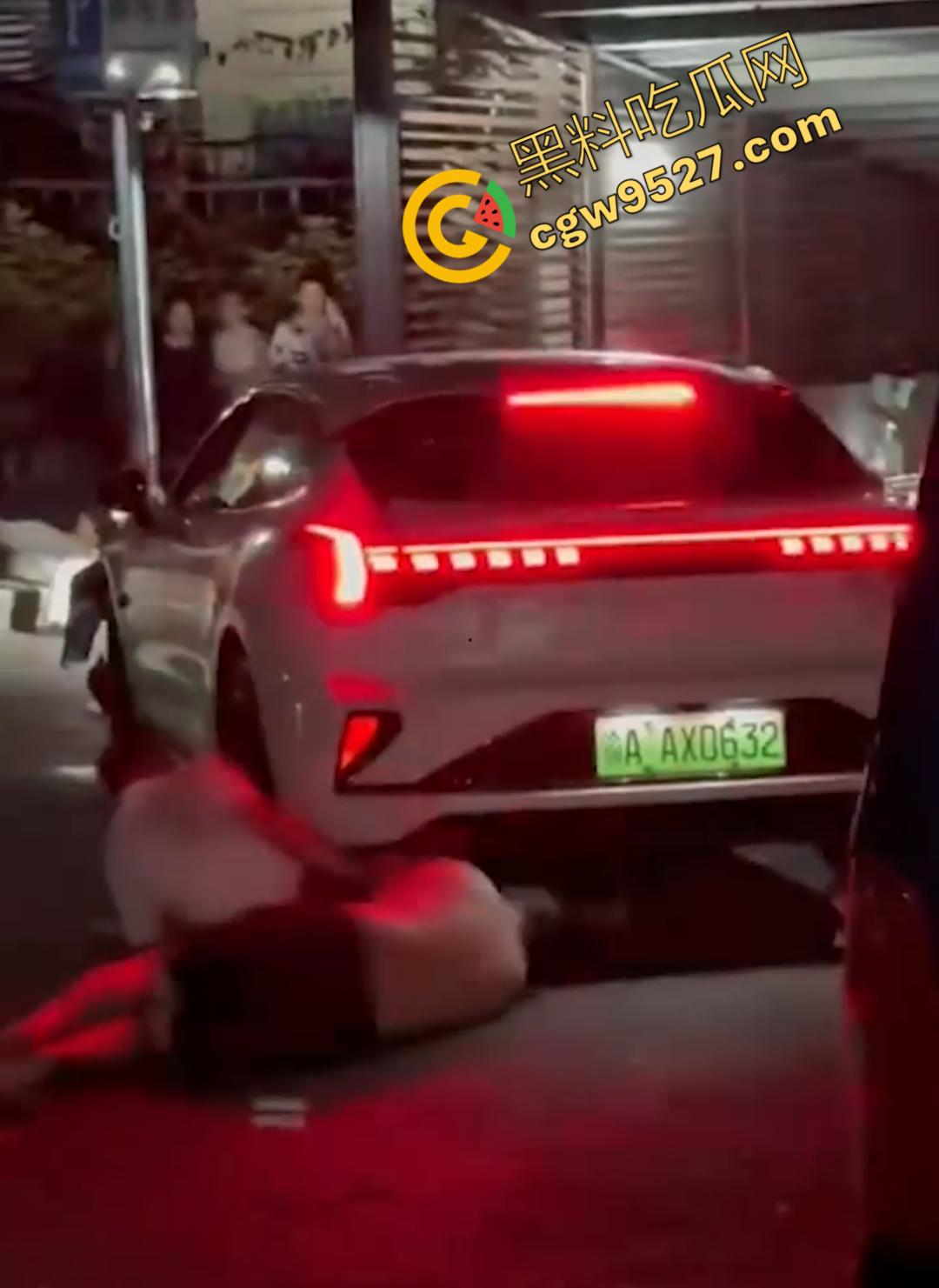 愤怒驾驶酿惨剧！重庆车主暴躁碾压群众，1死4伤！现场惨不忍睹，众怒难平！-7