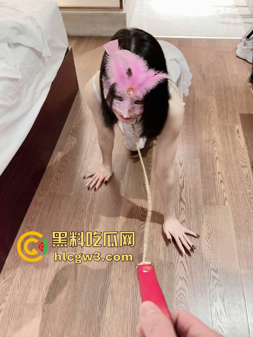 安徽粉穴舞蹈生骚货【依然】拳穴玩到自己爽上天!粉嫩美鲍异物扩张,3P女女露出喝尿,骚到让人词穷!-14