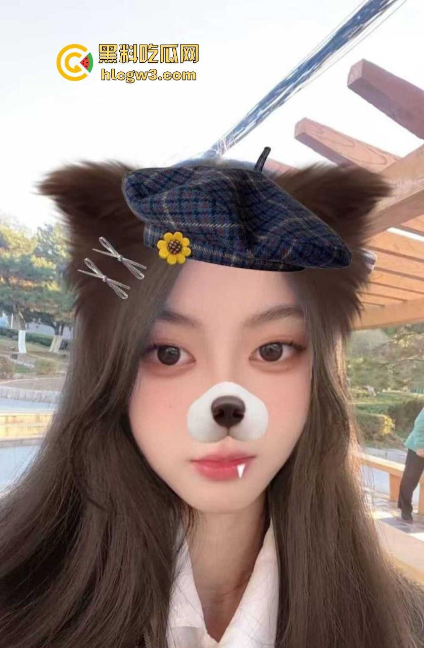 四川资阳高级职业中学的【彭万珊】情窦初开的年纪竟然在网上大玩露骨套路 发骚裸照引爆全网！-3