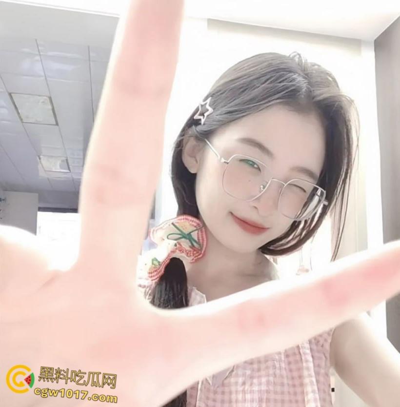 极品反差眼睛婊【王丽妍】，出轨被男友曝光3P做爱视频，黑丝美腿肛塞调教，女上骑乘无套后入猛操！-2