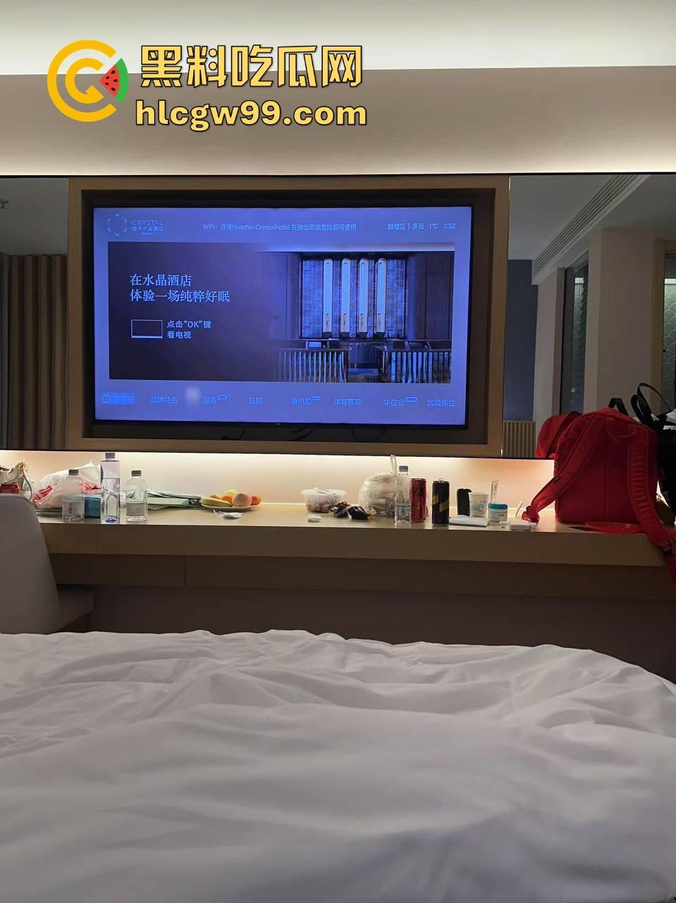 一张发给男朋友报备照片引发的惨案!群友化身福尔摩斯找到出轨证据,绿帽男友怒将其性爱视频曝光!-1