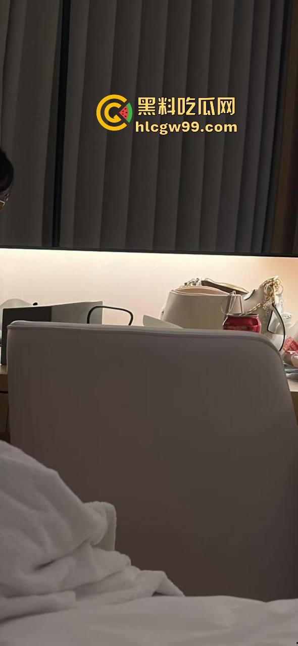 一张发给男朋友报备照片引发的惨案!群友化身福尔摩斯找到出轨证据,绿帽男友怒将其性爱视频曝光!-11