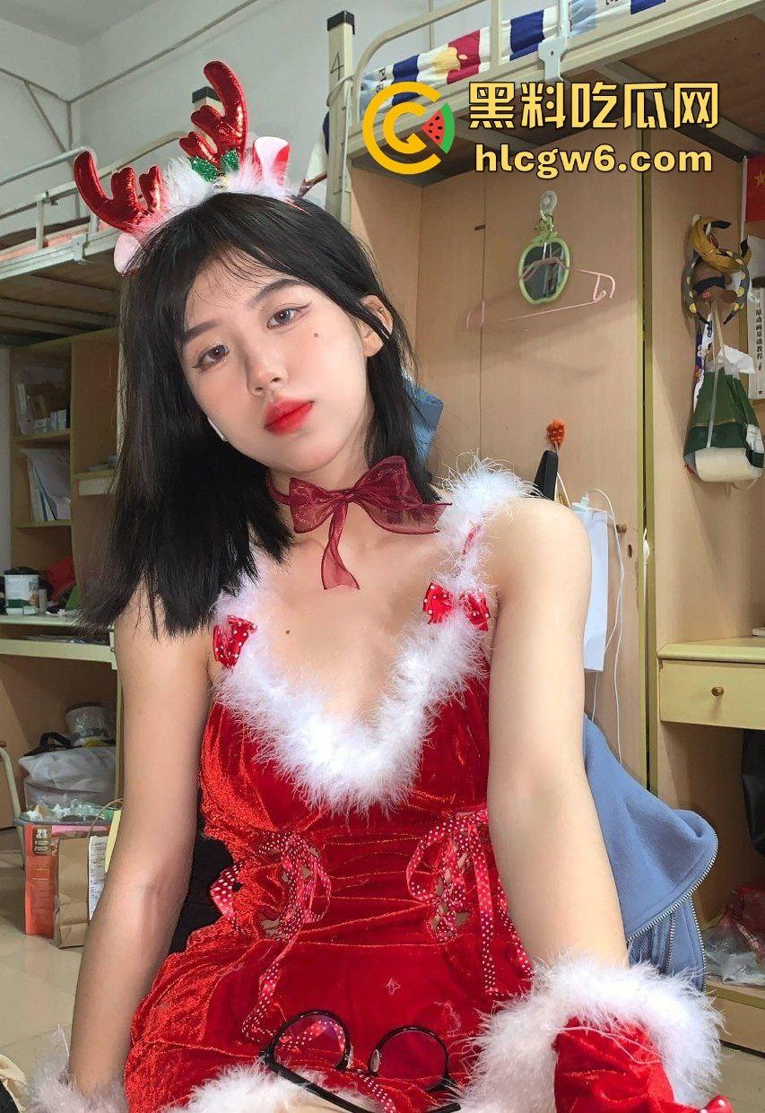 河南圣诞夜大瓜，女友穿圣诞服诱惑上门，白色丝袜勾得人欲火焚身，房门一关直接开干，骚到圣诞老人都得避让！-19