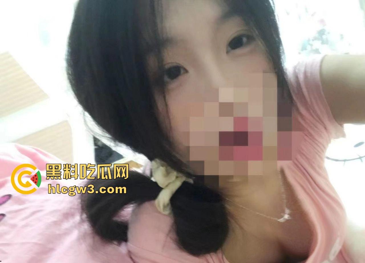 广州06年骚逼【徐家淇】极品反差白嫩女学生！雪般无瑕肌肤，清纯外表下的妩媚肉体太他妈润了！-11