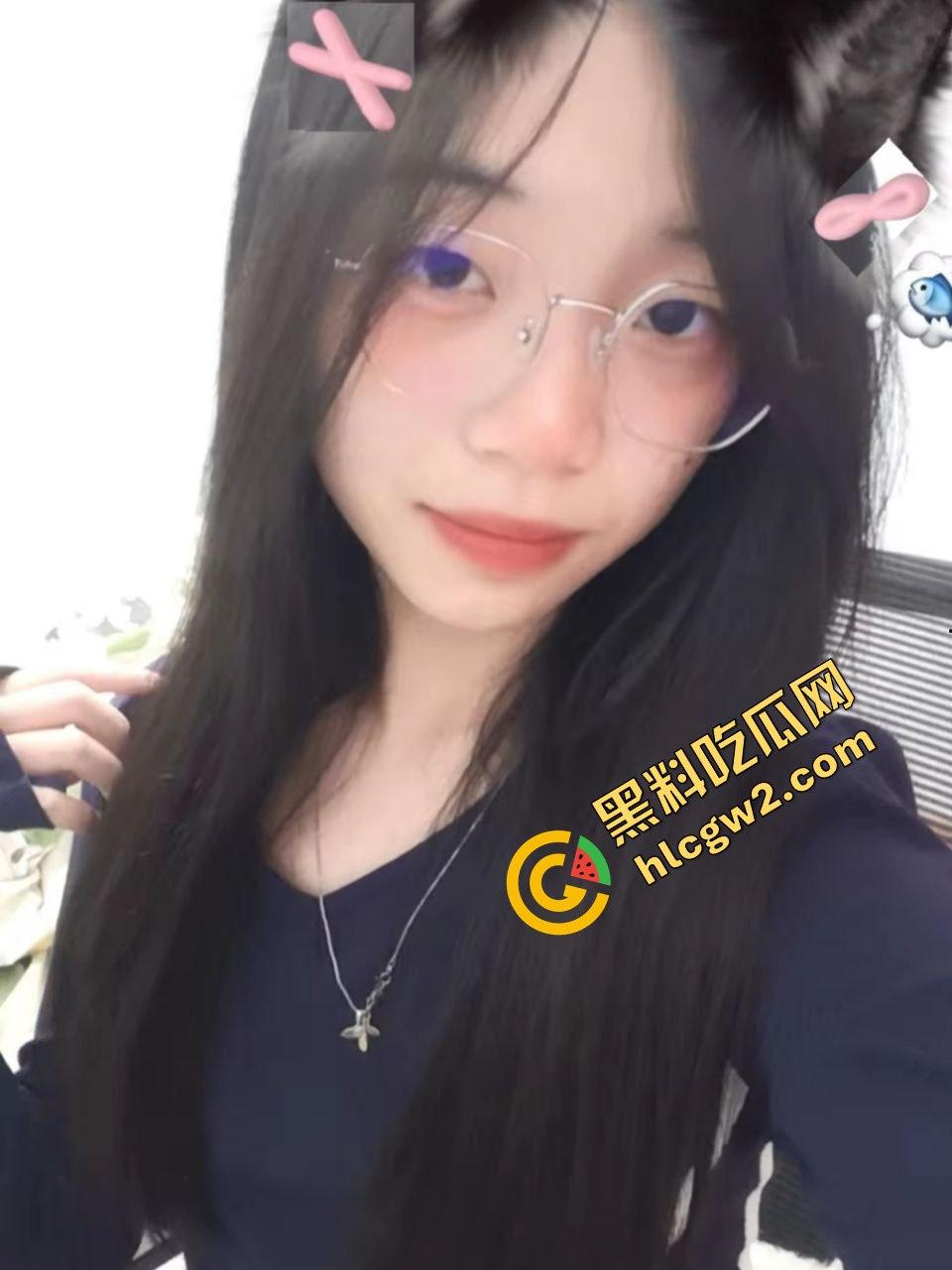 重庆清纯眼镜妹反差骚婊『孟嘉艺』滴滴司机面前露出调教!出租车变淫乱现场!独家流出!-4