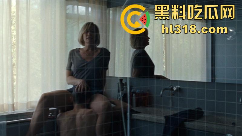 丹麦影后真枪实弹出演《女王诱罪》，后妈背着老公勾引继子，真实口交后入，找回久违的激情，太刺激了!-10