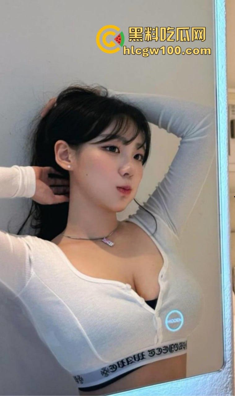 广州巨乳嫩妹【罗雪菲】自拍炸裂流出，00后极品白嫩大奶粉穴流出，颜值和身材双杀，看一眼鸡巴就硬到受不了！-13