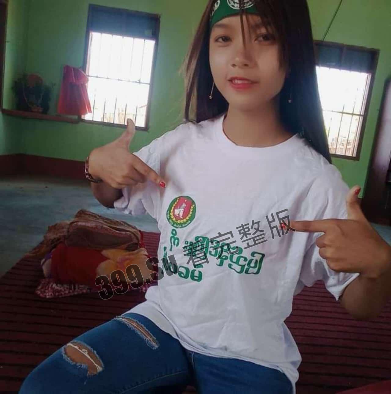 #巨乳 #自拍  来自东南亚的发骚小妹 身材很哇撒  就乳头逼黑了点-1