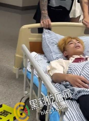 抖音热瓜 江西砍人现场！据说偷人十三四岁女刀手一人追砍两男一死一伤 后又被复仇砍伤 双双入院 太刺激了-6