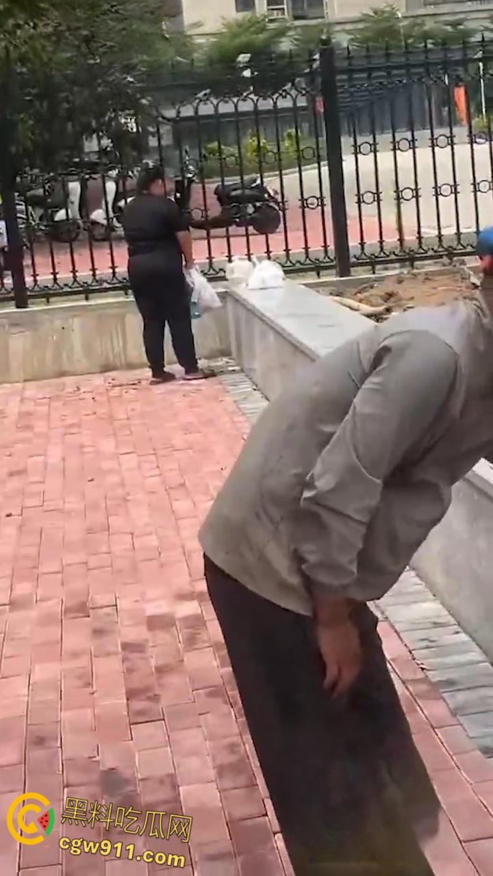 你的外卖正在被攻击，广西北海艺术设计学院惊现外卖杀手！监控拍下肥胖女贼连续偷餐，还专挑贵的真可耻！-6