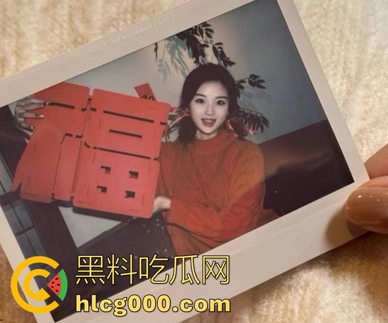 北京城市学院【王晗】，高颜值反差母狗，平常高高在上女神，私下却骚的一批，与宝马男友性爱视频曝光！-3