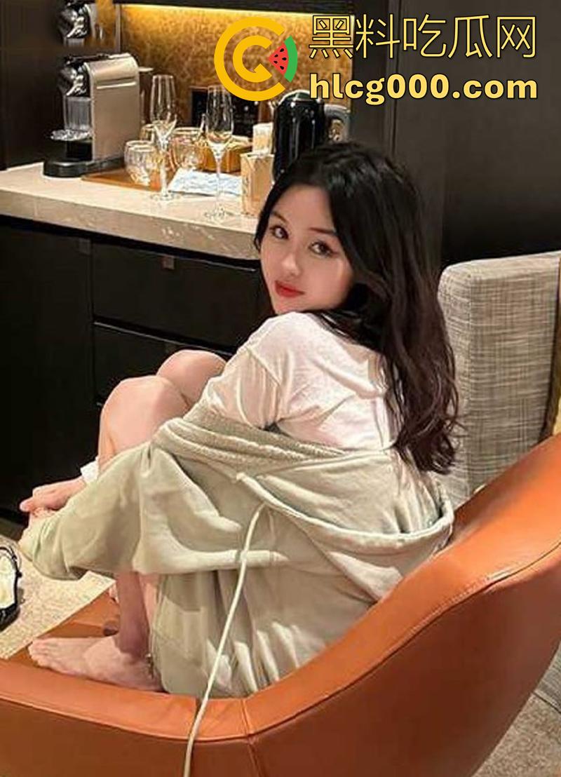 北京城市学院【王晗】，高颜值反差母狗，平常高高在上女神，私下却骚的一批，与宝马男友性爱视频曝光！-4