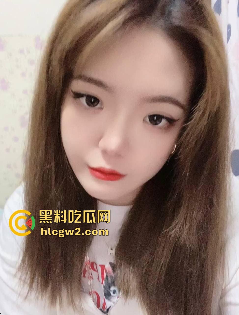 安徽骚气小妖精『唐悦心』 毛衣配肥臀腿又细又长，撅着出水得粉嫩鲍  肥臀一撅坐脸杀，男友直接沦陷！-15