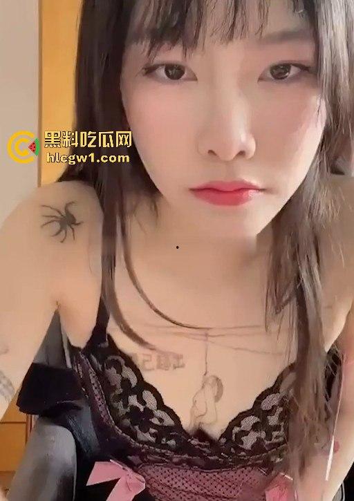 上海师范大学舞蹈生【徐雪柔】私拍流出!全身纹身反差御姐,地铁大胆露出火辣至极!-4