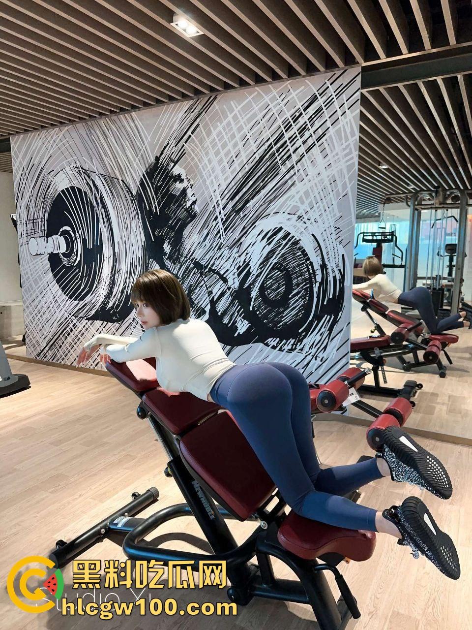 南充健身教练商场厕所开战，白嫩健身媛『赵倩』被肌肉教练后入狂操，练臀完直接练逼，健身房真是卧虎藏龙！-2