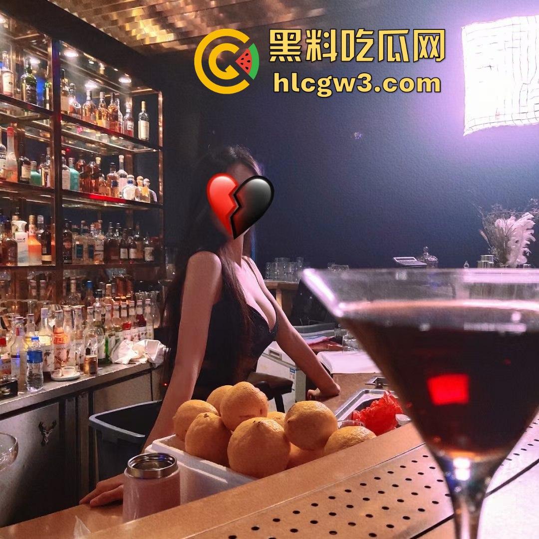 上海网黄『小喵呜』绿帽骚戏曝光 3P狂欢被肥胖男调教成免费肉便器 大鸡吧抽脸塞嘴 小脸肿成猪头喉咙快捅穿!-12