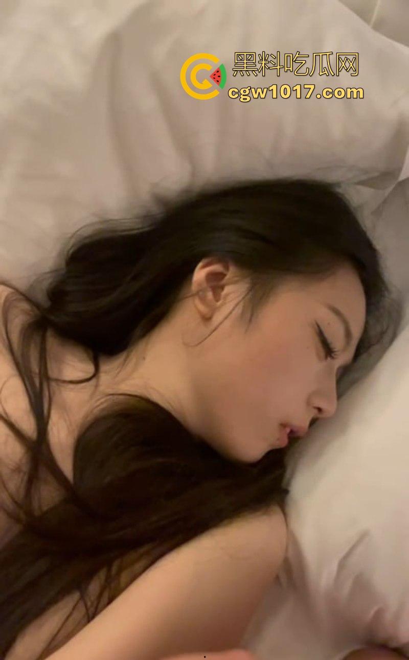 四川美术学院纯欲高冷学姐【李怡洋】约炮视频曝光，滴蜡调教反差母狗，深喉添屌技艺高超，花式做爱爆操满足颜射！-4