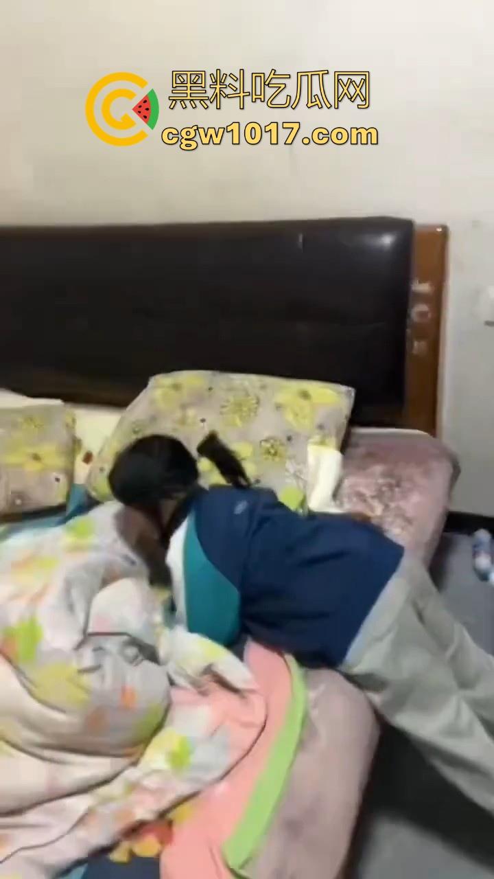 又见教育狂魔上线，作业没写完被打进狗笼？虎爸摇身一变成畜生爸，全网怒骂还在狡辩为你好！-1