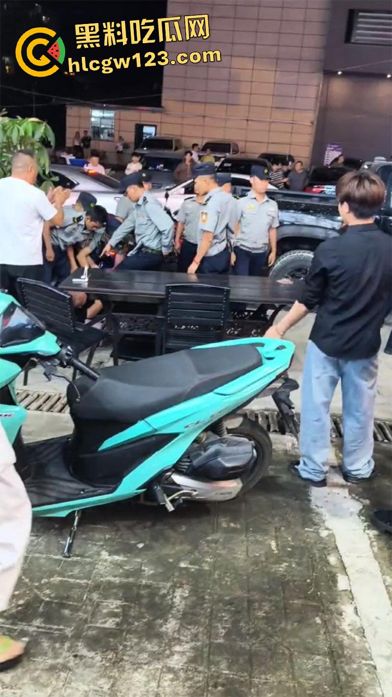 缅甸勐拉抓捕电诈大哥，直接叫来兄弟和警察对峙，无奈只能呼叫增援，现场实拍画面流出！-2