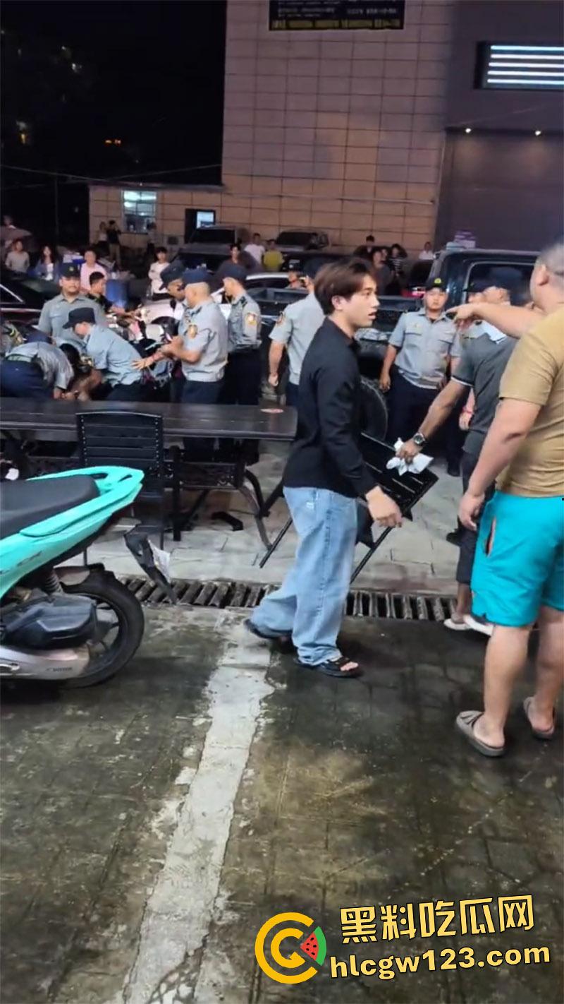 缅甸勐拉抓捕电诈大哥，直接叫来兄弟和警察对峙，无奈只能呼叫增援，现场实拍画面流出！-3