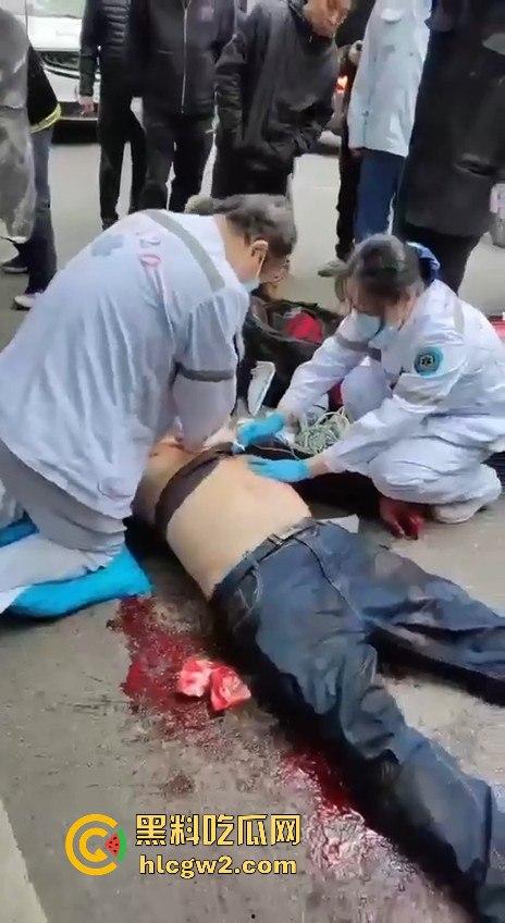 成都惠王陵半边街冲突升级！司机骂外卖员还动手，结果被外卖小哥抹了脖子！-7