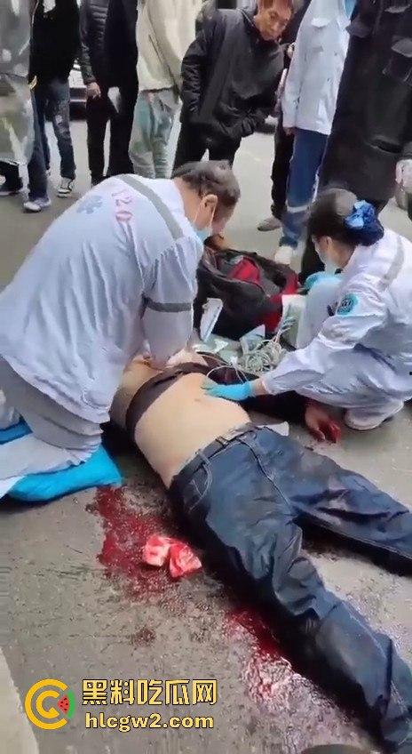 成都惠王陵半边街冲突升级！司机骂外卖员还动手，结果被外卖小哥抹了脖子！-8