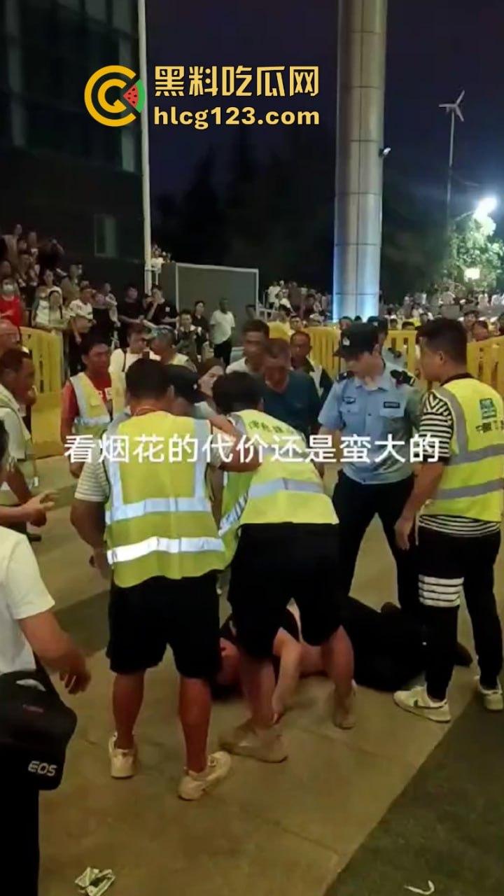 城市打拳挑战赛武汉烟花秀哪有打架好看！“一场烟花秀展现出中国人的百态”-3