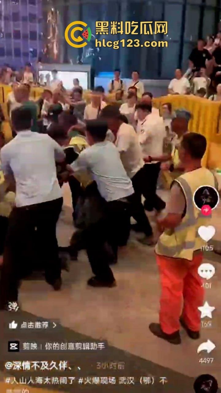 城市打拳挑战赛武汉烟花秀哪有打架好看！“一场烟花秀展现出中国人的百态”-8